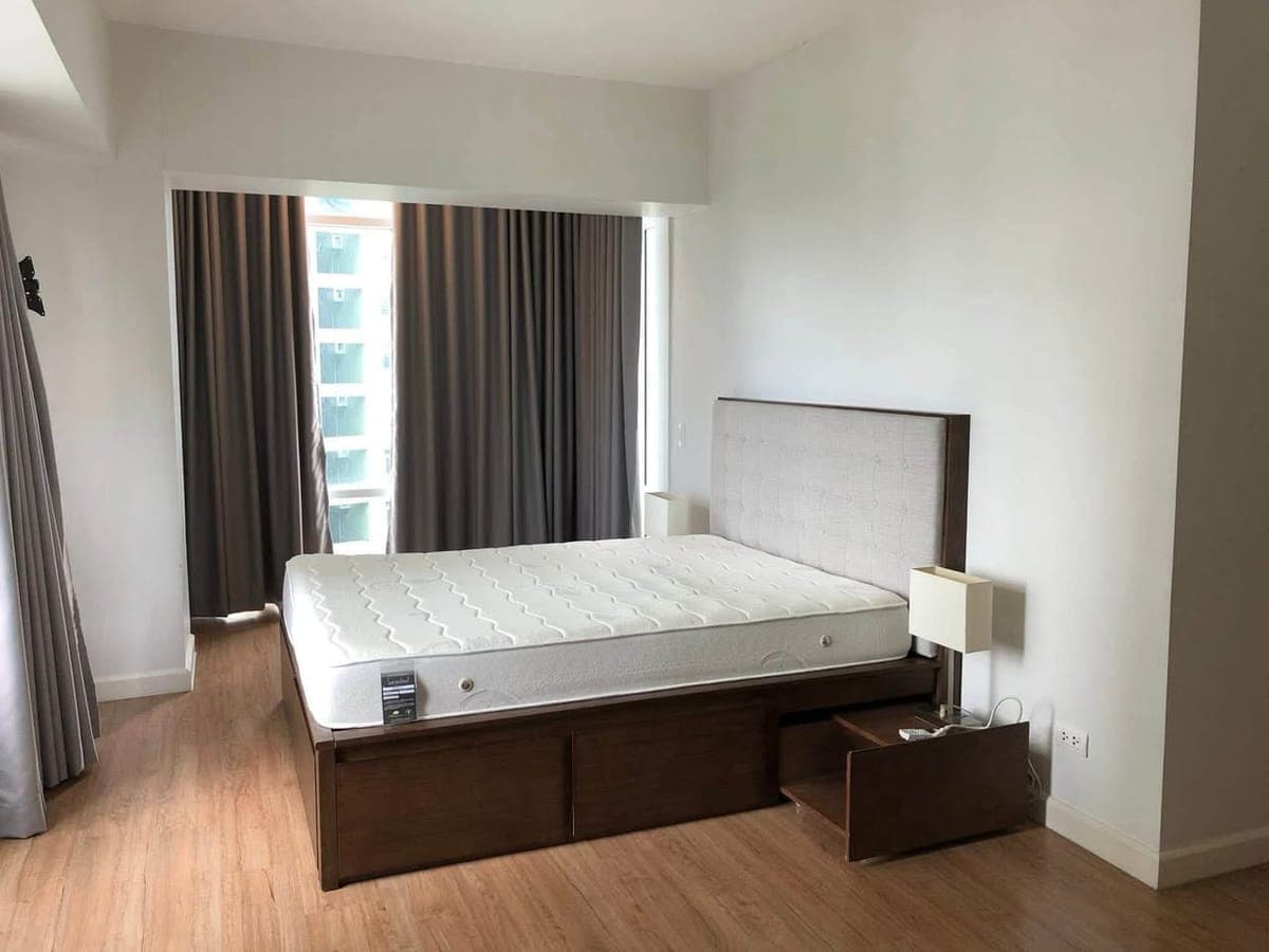 **3BR Fully Furnished Unit in The Red Oak Tower at Two Serendra** - photo 1