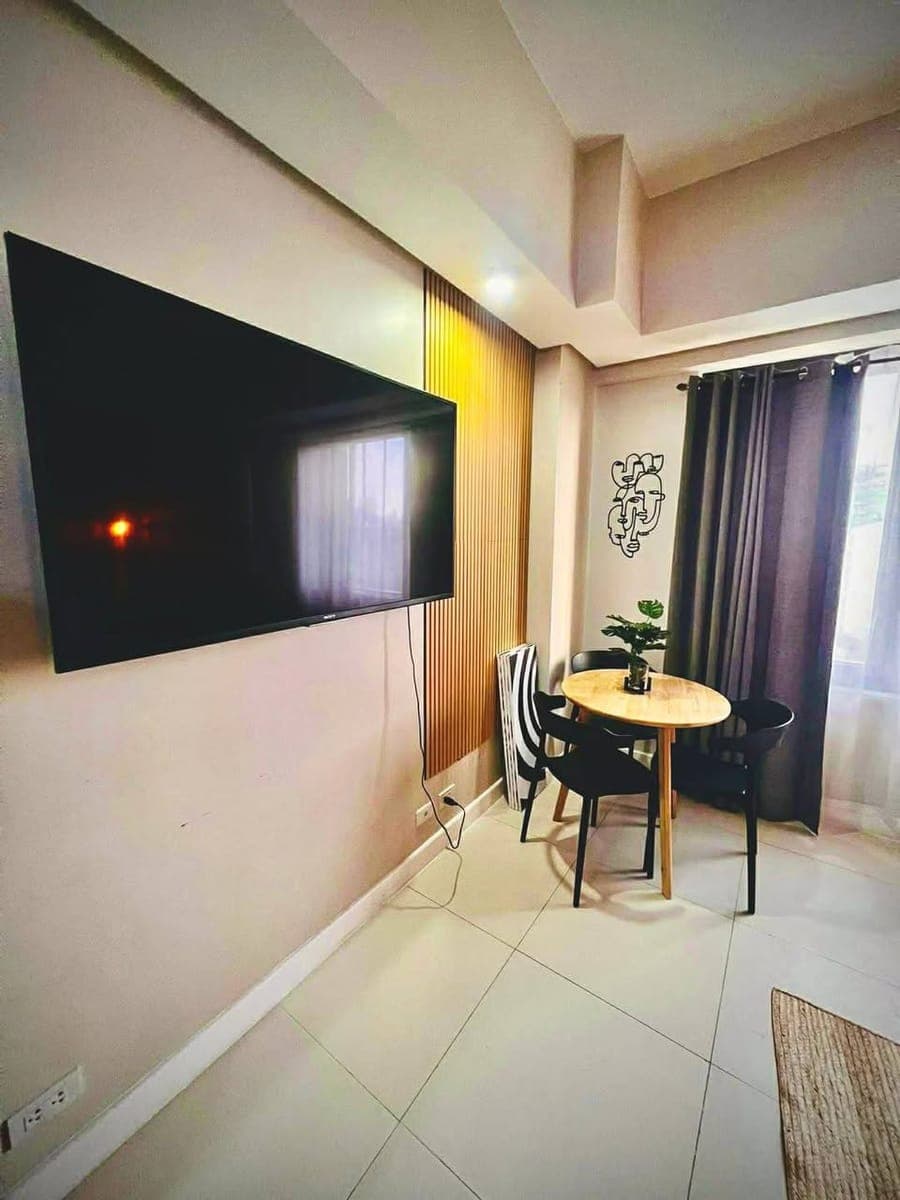 STUDIO Unit at Baseline Residences, Juana Osmeña St. & F. Ramos Ext., Kamputhaw, Cebu City (W/ BALCONY) - photo 2