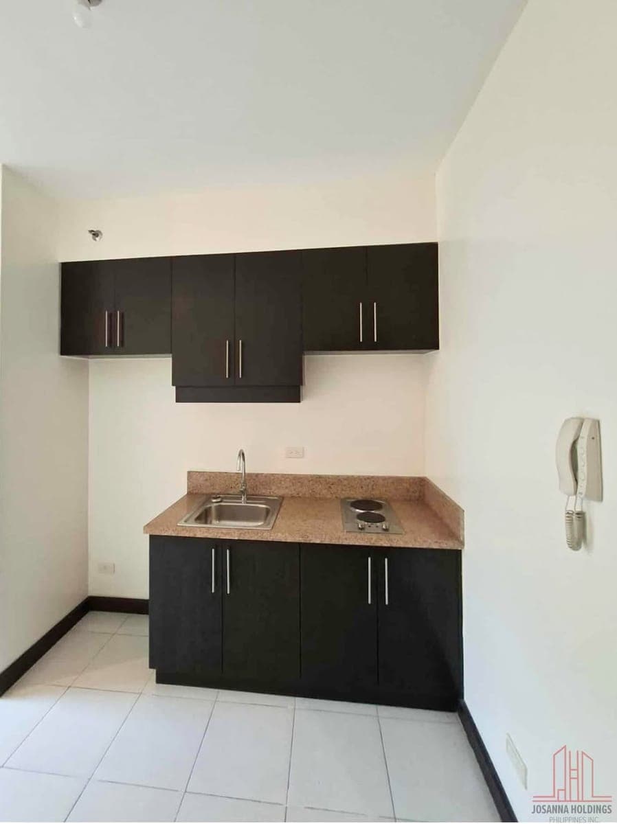 ** FOR LEASE - Gateway Regency** - photo 2
