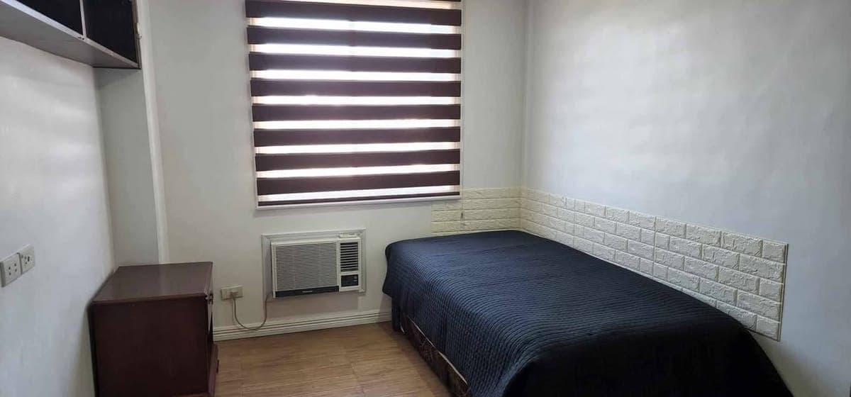 FOR RENT, 2 Bedroom with Parking - photo 2