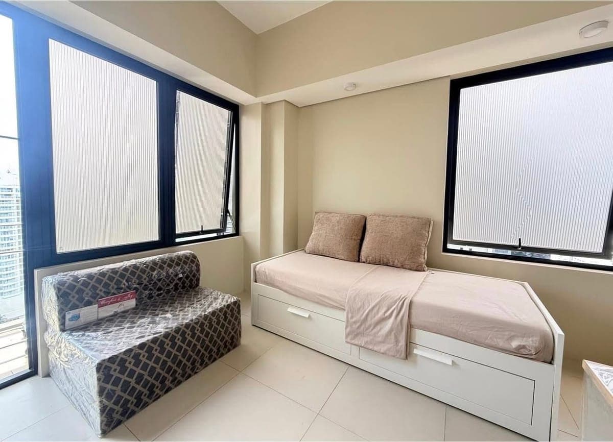 FOR RENT‼️Studio Unit with Balcony - photo 1