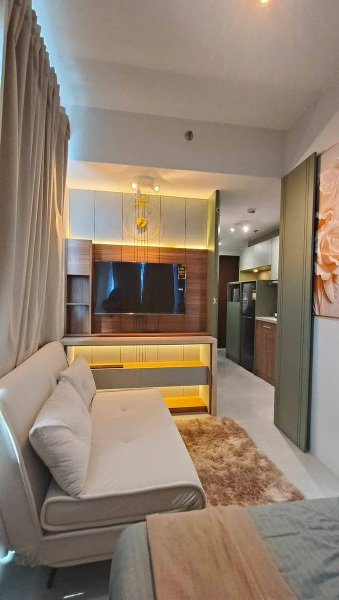 FOR RENT STUDIO UNIT with Balcony - photo 1