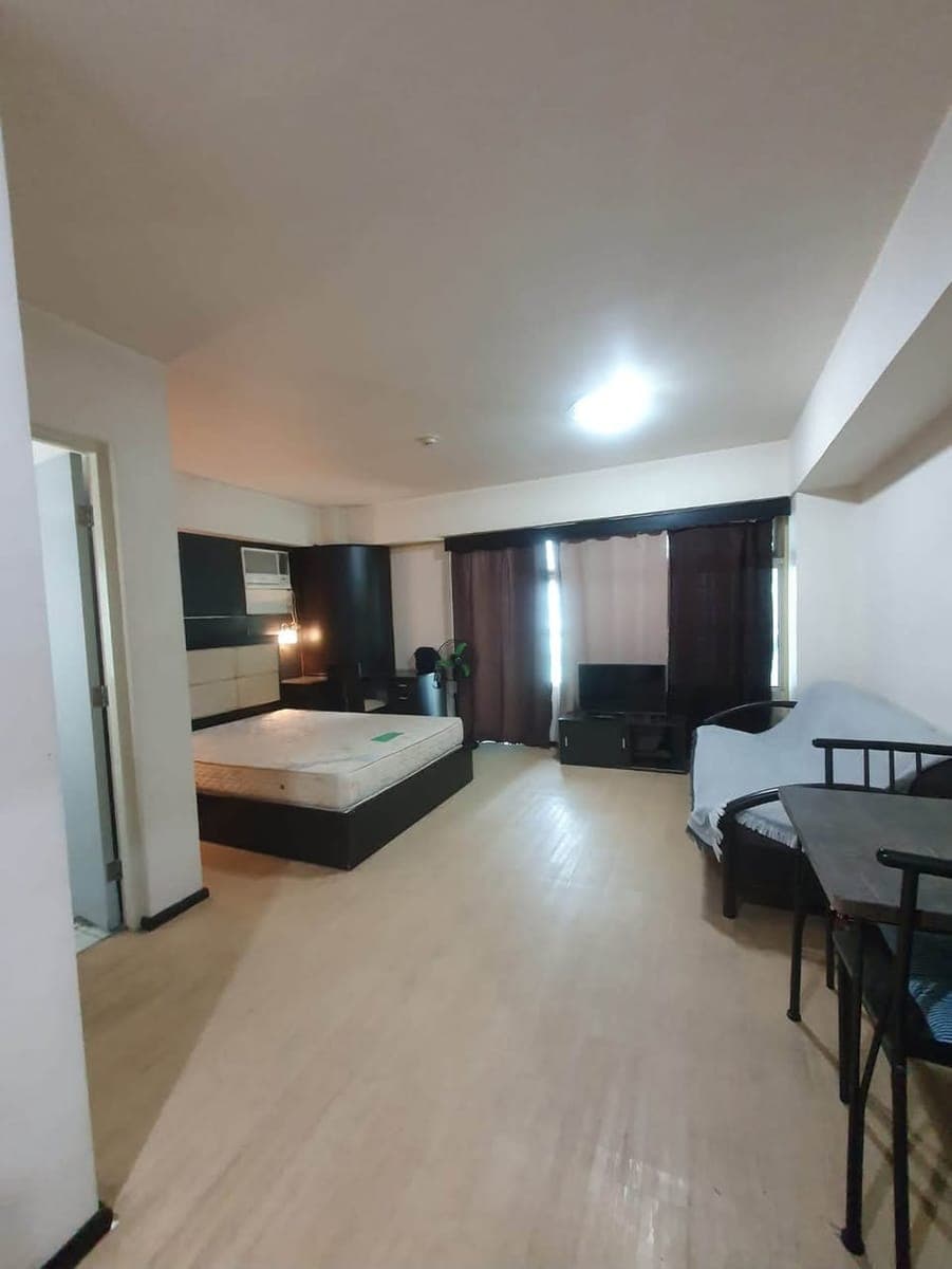 Studio Unit Two Serendra For Rent in BGC high street - photo 2