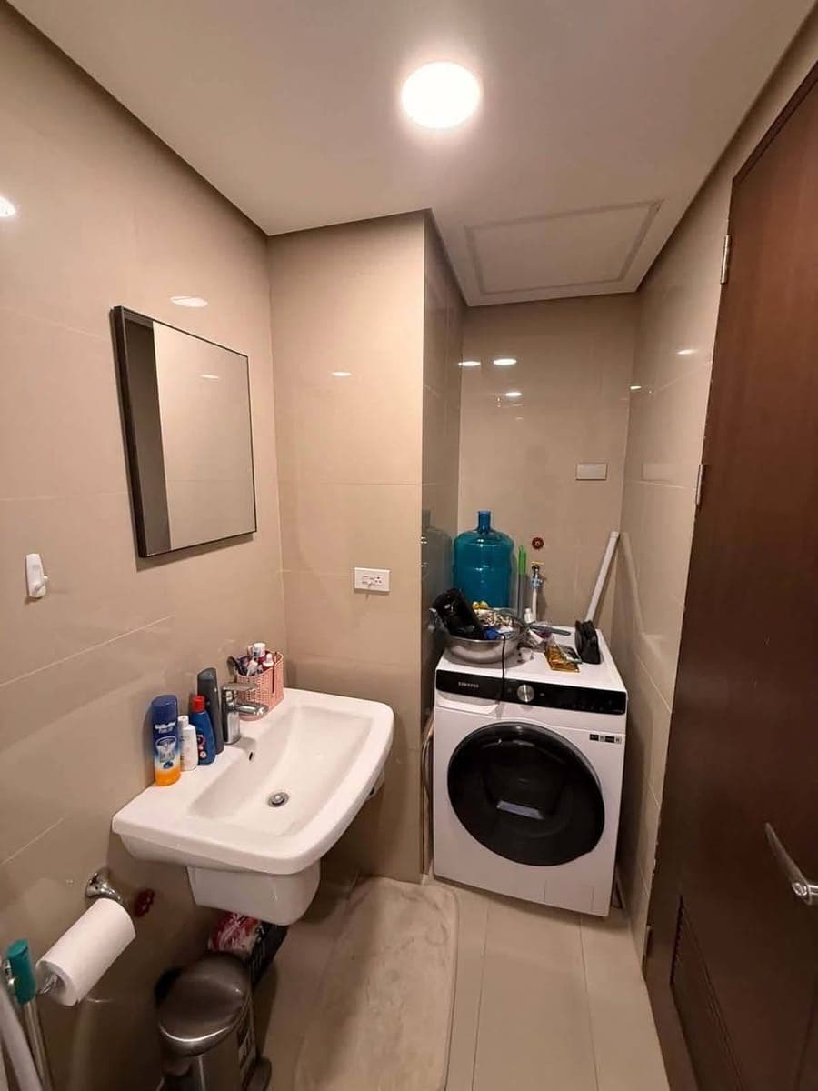 For Rent: 38 Park Fully Furnished studio unit - photo 3