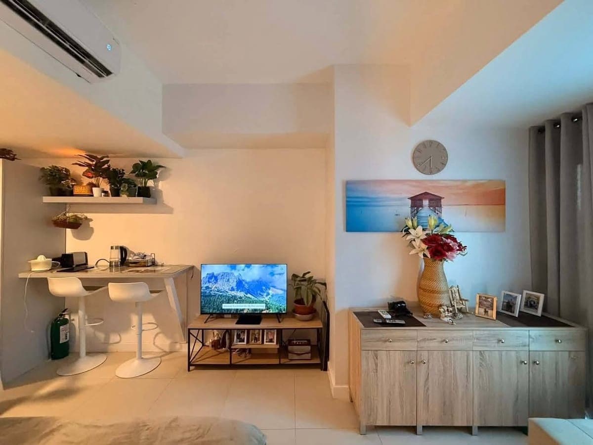 For Rent: 38 Park Fully Furnished studio unit - photo 2