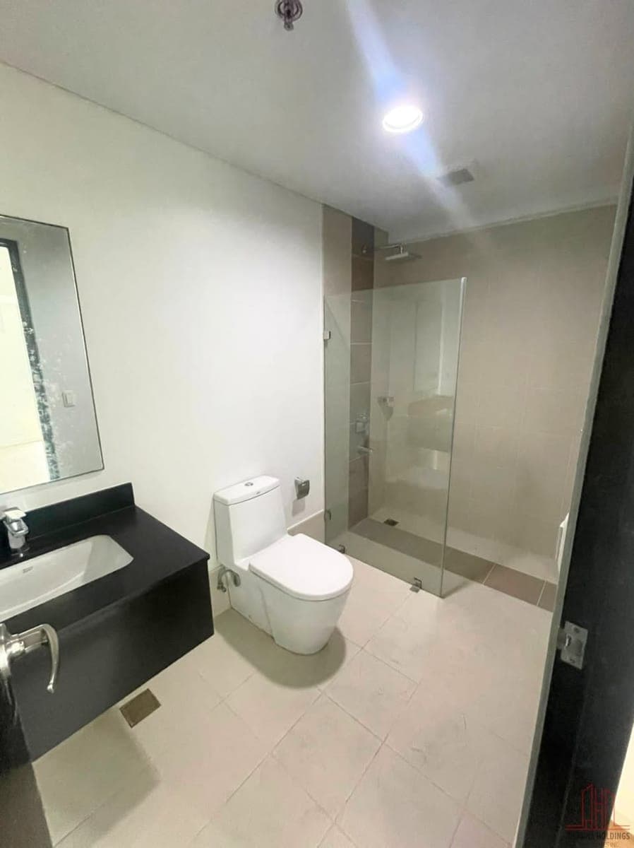 **🏷 FOR LEASE - Solstice Tower 1** - photo 2