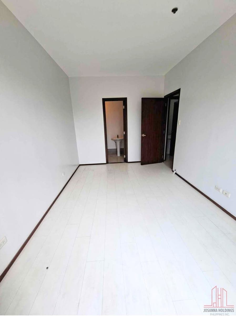 🏷 FOR LEASE - Majorca Residences - photo 3