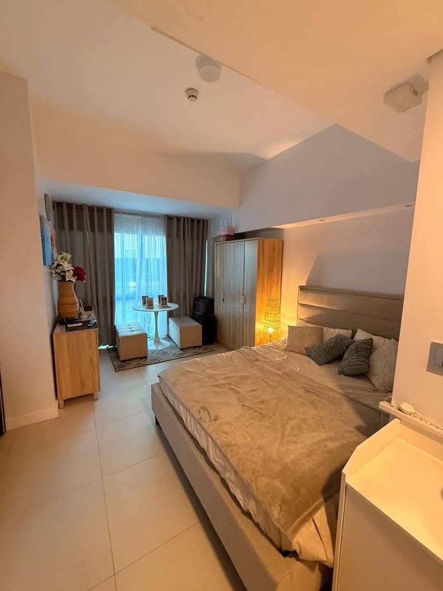 For Rent: 38 Park Fully Furnished studio unit - photo 1