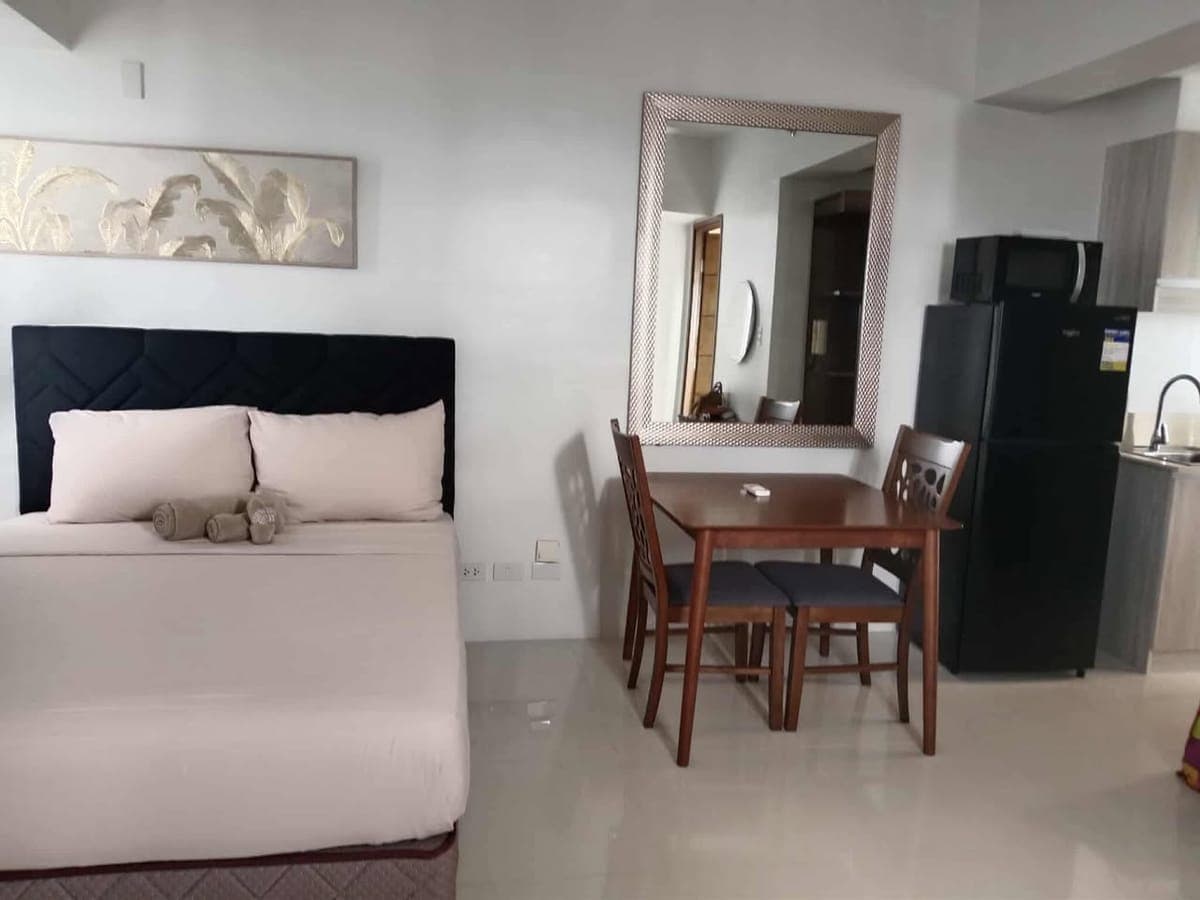 Brand new comer studio unit in Taft East Gate with balcony. - photo 1