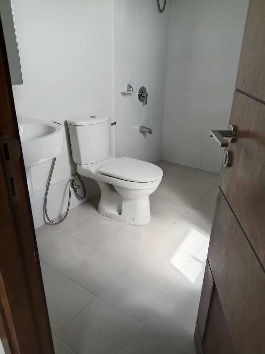 Brand new comer studio unit in Taft East Gate with balcony. - photo 4