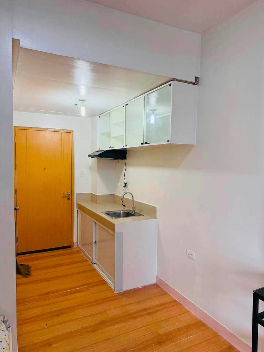FOR RENT — 1-BEDROOM SEMI-FURNISHED CONDO - photo 2