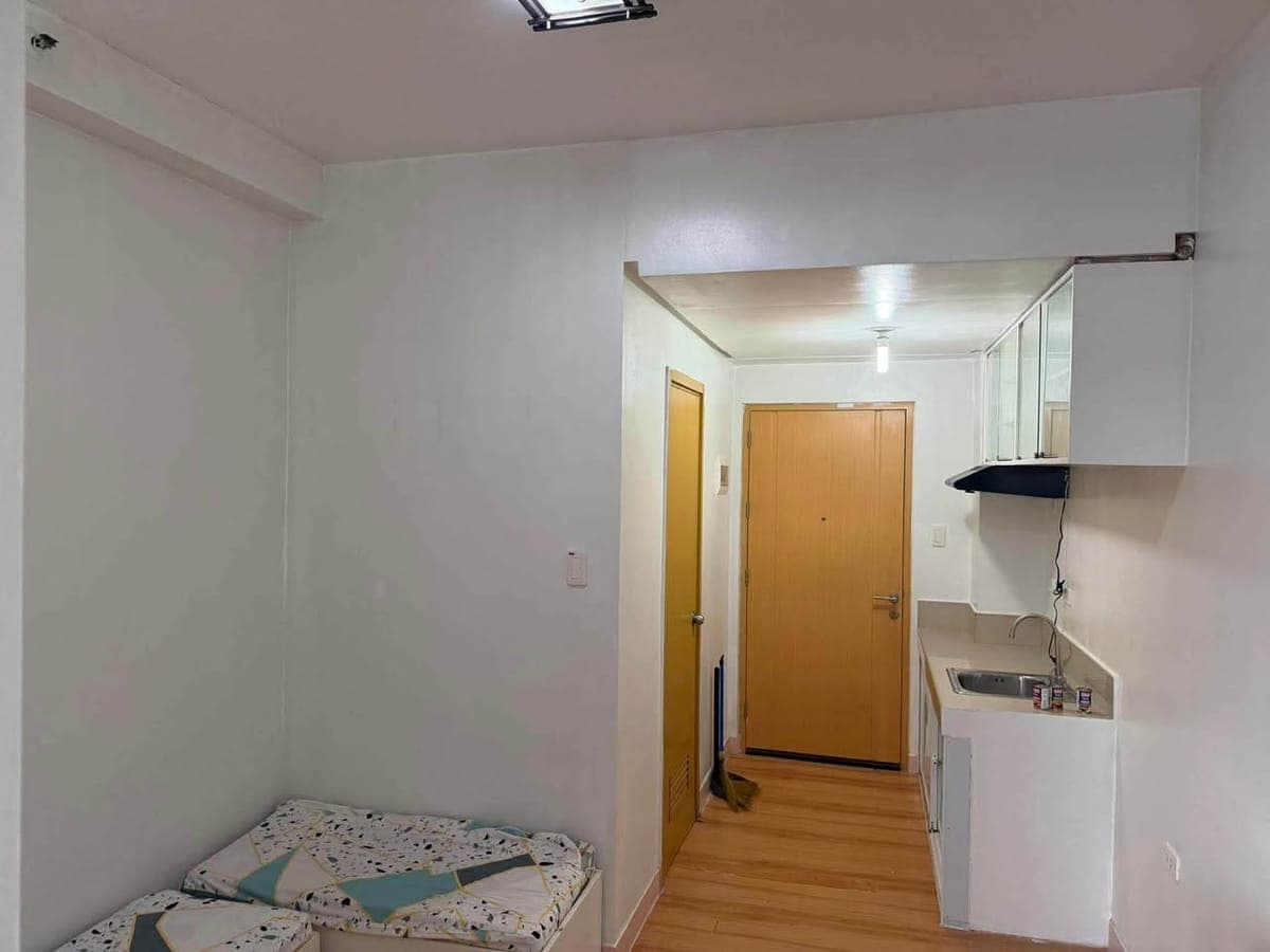 FOR RENT — 1-BEDROOM SEMI-FURNISHED CONDO - photo 3