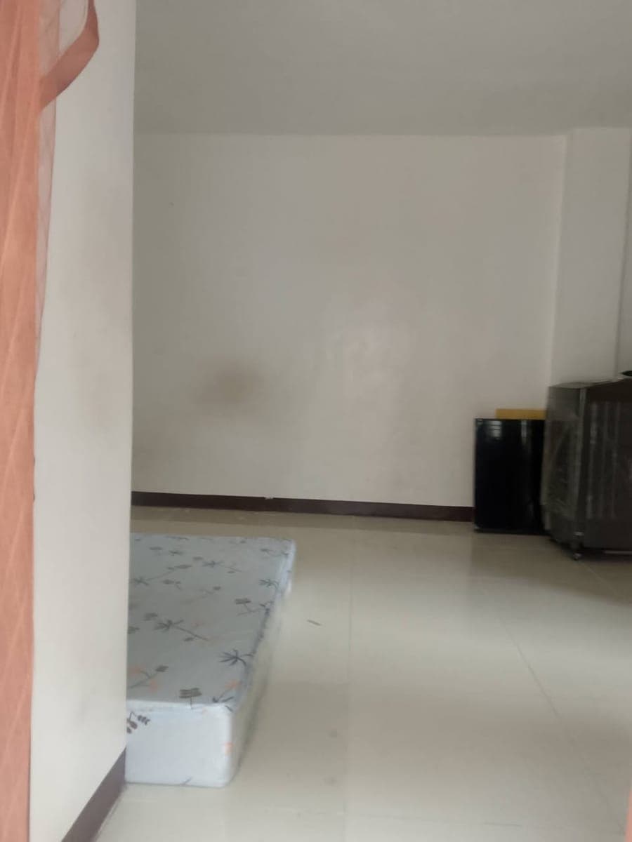 For rent studio type one ride to bgc market market and mc kinley own meter water and electricity just pm me - photo 1