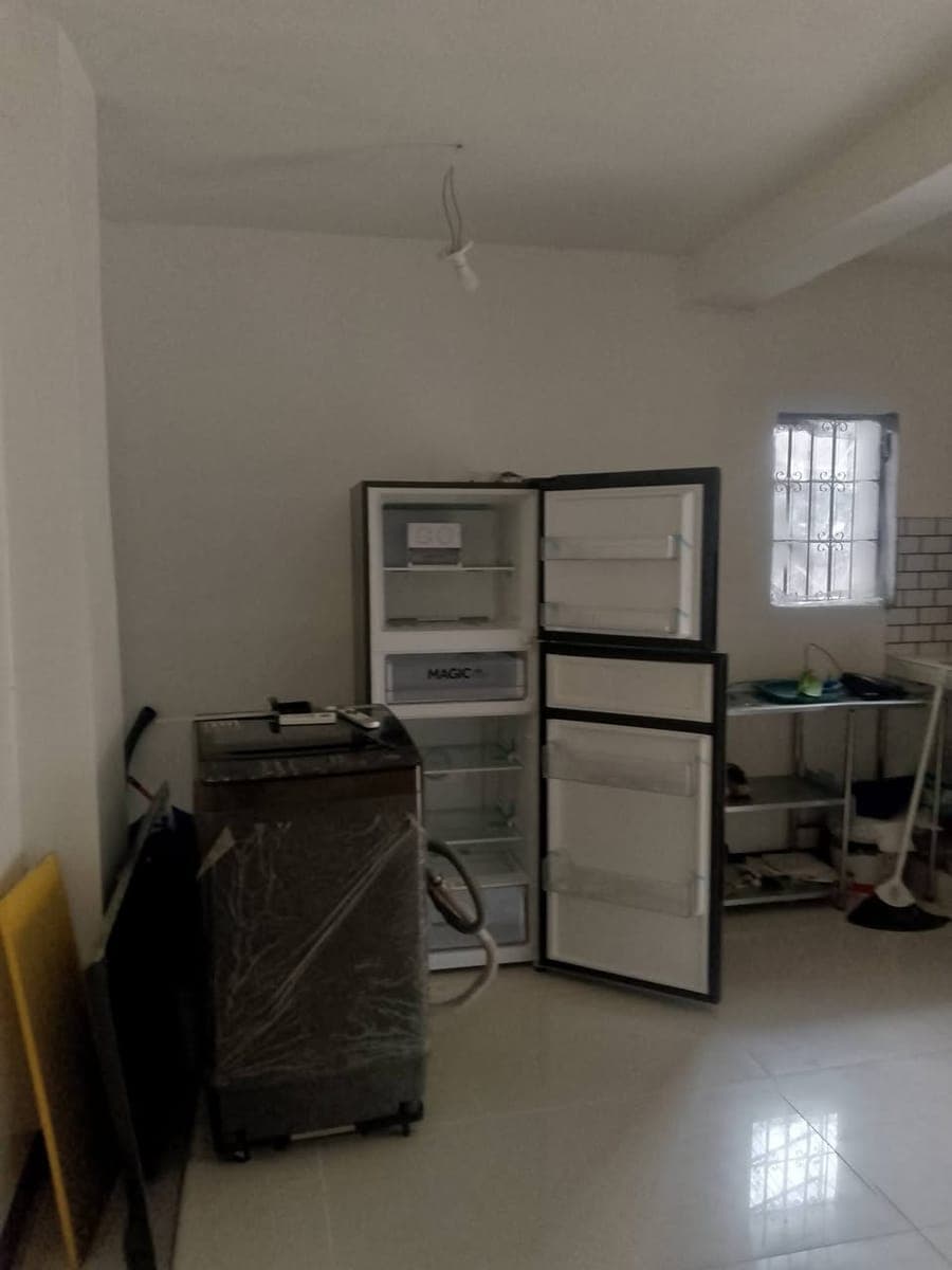 For rent studio type one ride to bgc market market and mc kinley own meter water and electricity just pm me - photo 4