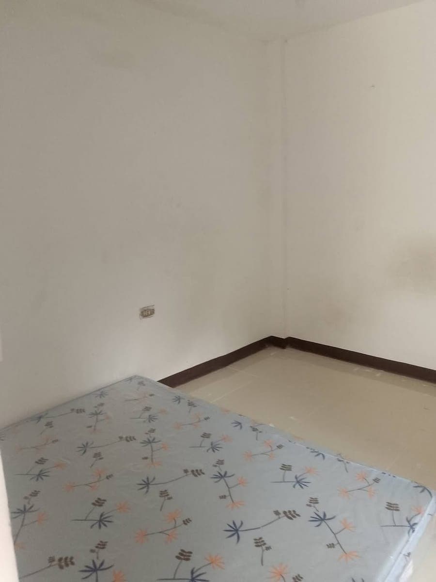 For rent studio type one ride to bgc market market and mc kinley own meter water and electricity just pm me - photo 5
