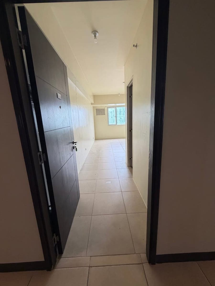 **FOR RENT  NEAR SM NORTH AND WALKING DISTANCE TO TRINOMA..** - photo 1
