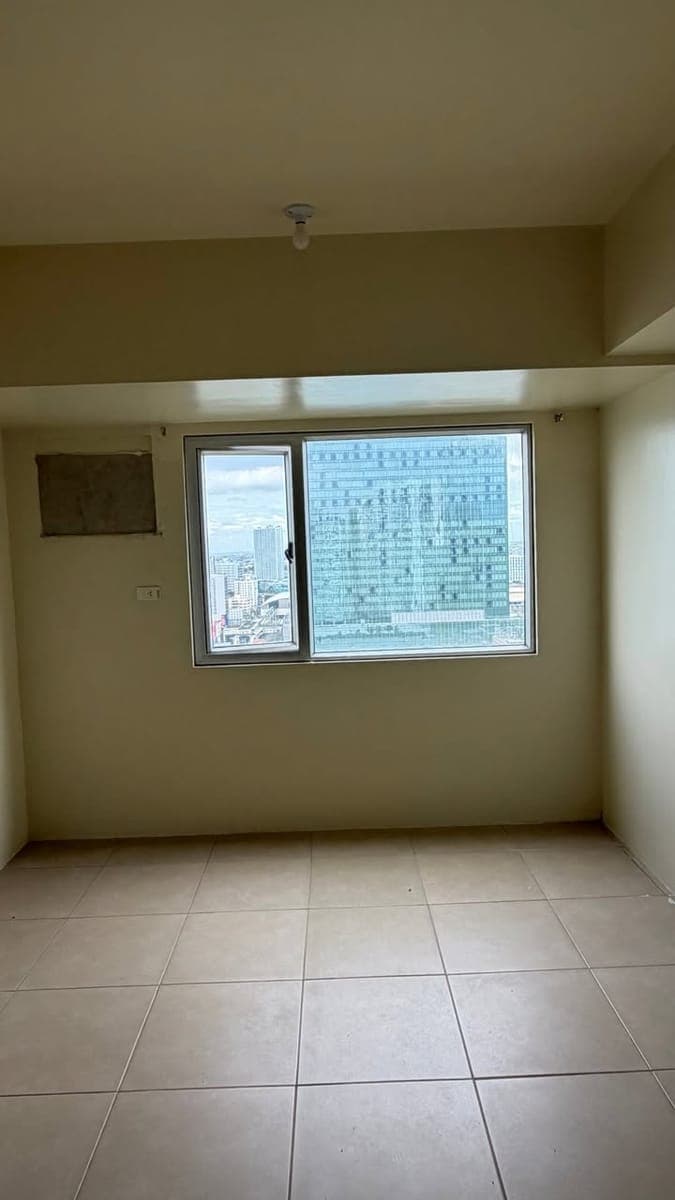 **FOR RENT  NEAR SM NORTH AND WALKING DISTANCE TO TRINOMA..** - photo 3