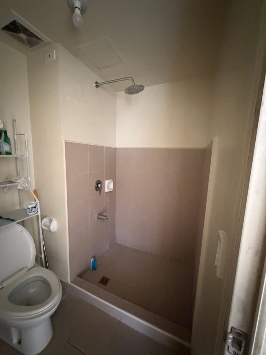 **FOR RENT  NEAR SM NORTH AND WALKING DISTANCE TO TRINOMA..** - photo 5