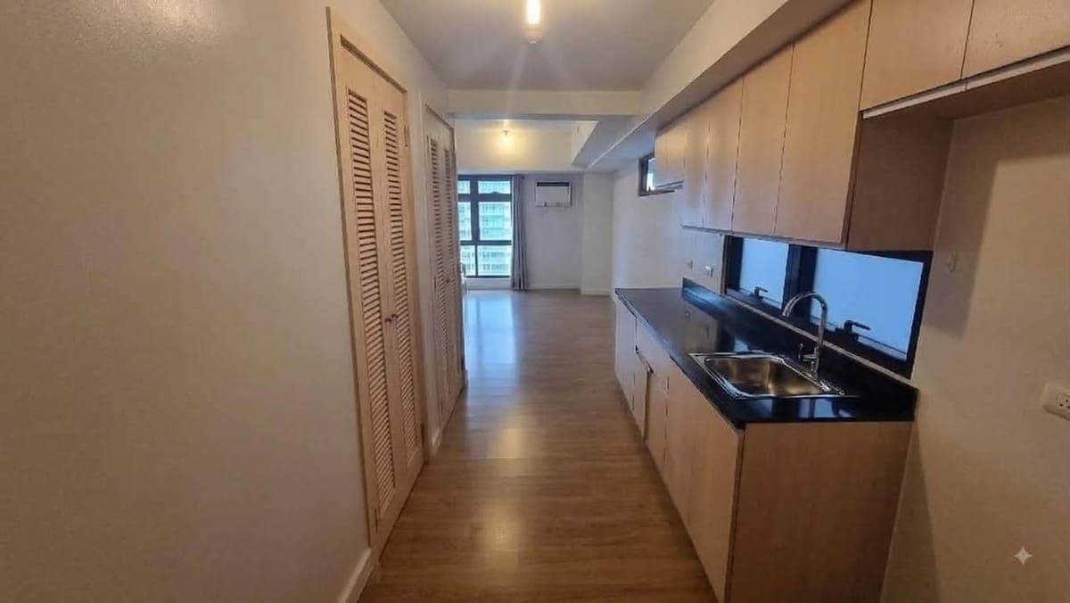 * High Park Tower 1 - FOR LEASE - photo 1