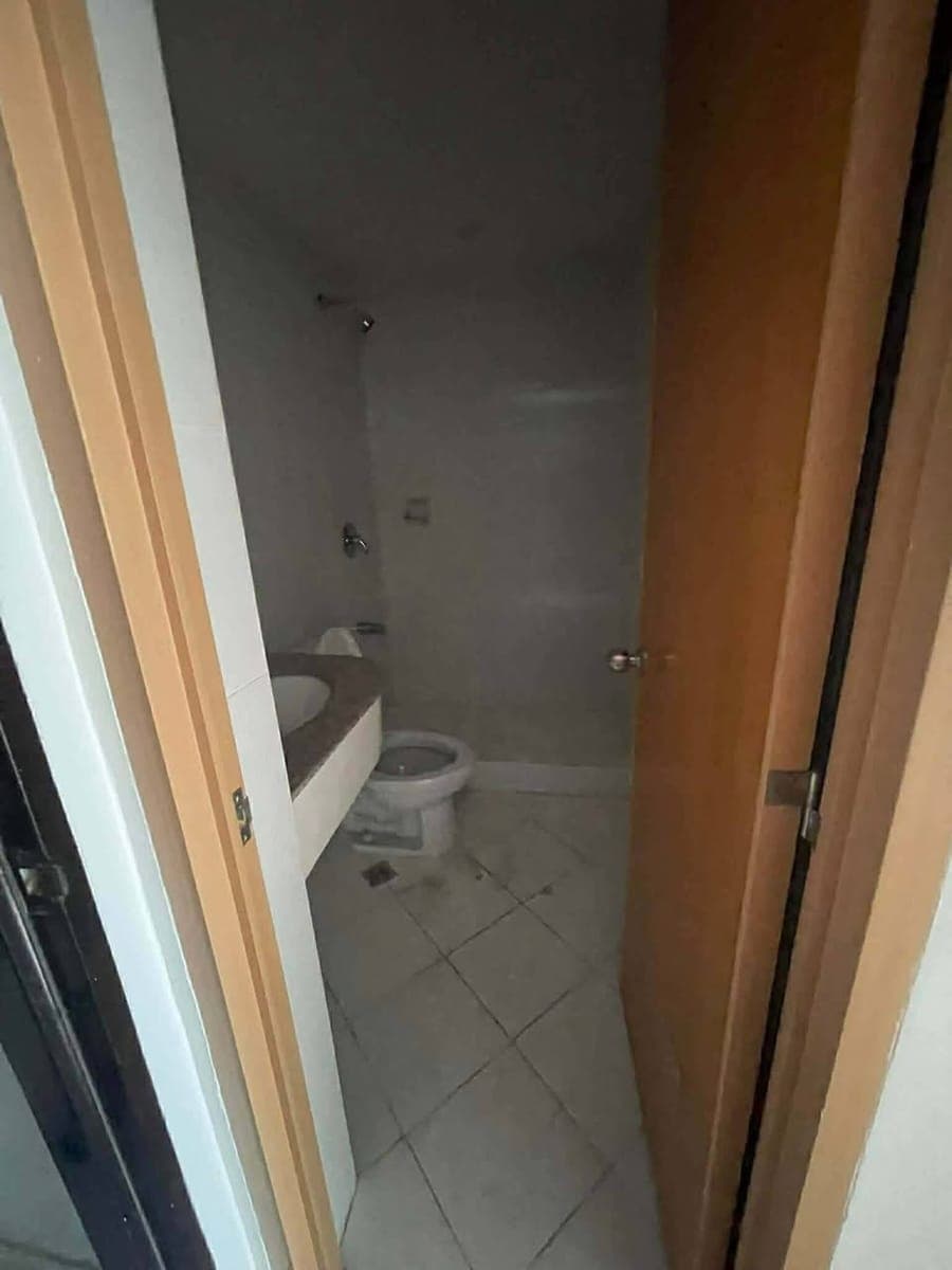 FOR RENT‼️BARE UNIT‼️SOUTH INSULA - photo 5