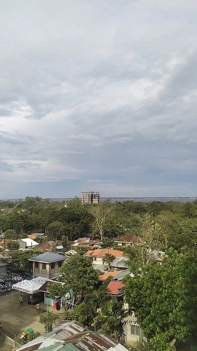 Condo for rent saekyung marigondon LapuLapu city phase3 7floor end unit sea view - photo 2