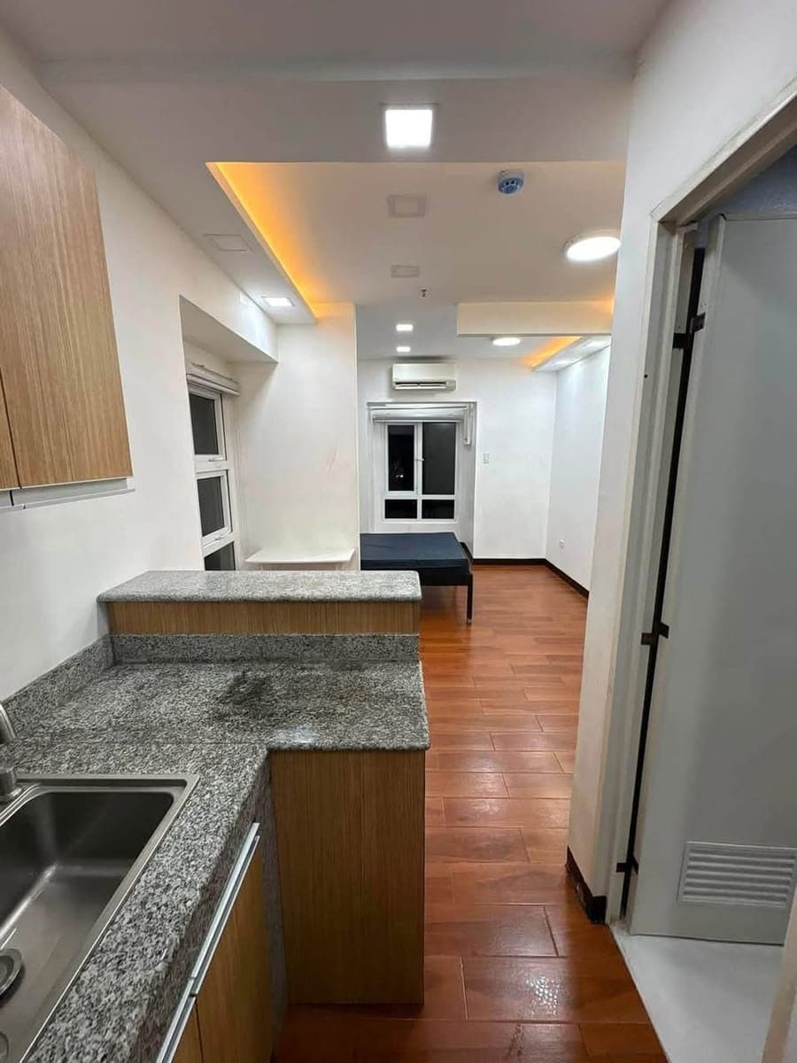 🏢 FOR RENT – SEMI Furnished Studio Condo Unit Corner Unit - photo 2