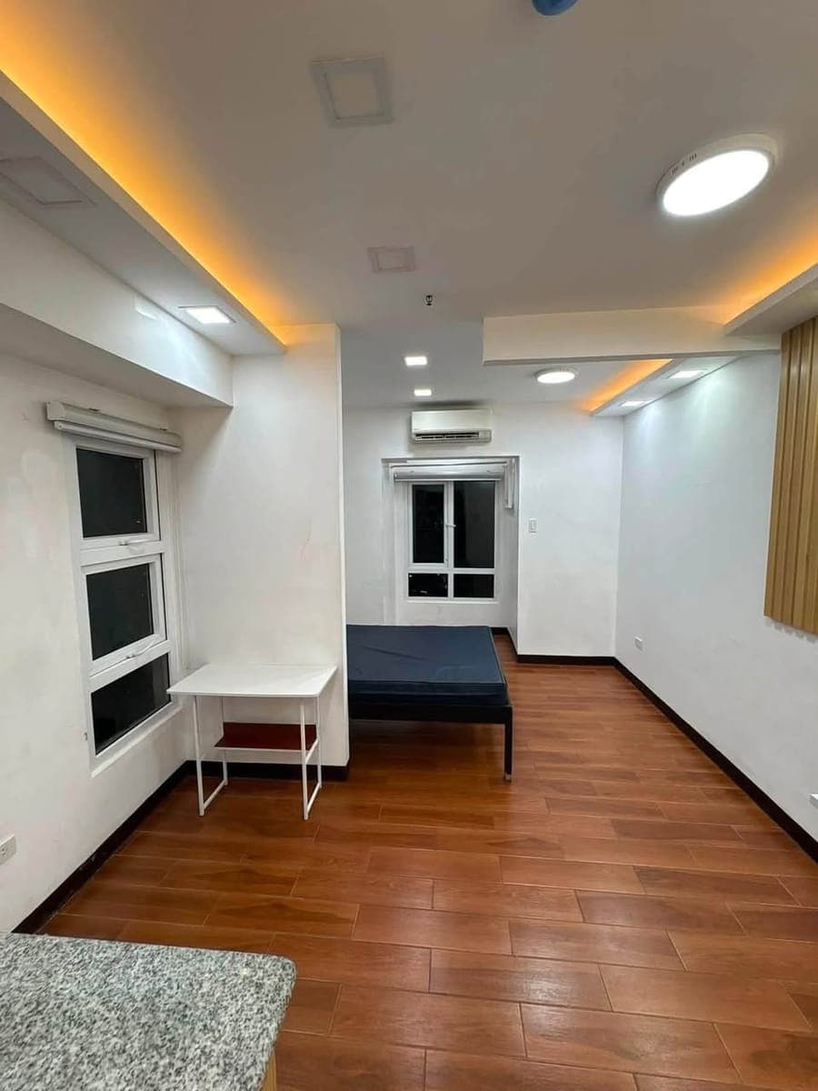 🏢 FOR RENT – SEMI Furnished Studio Condo Unit Corner Unit - photo 1
