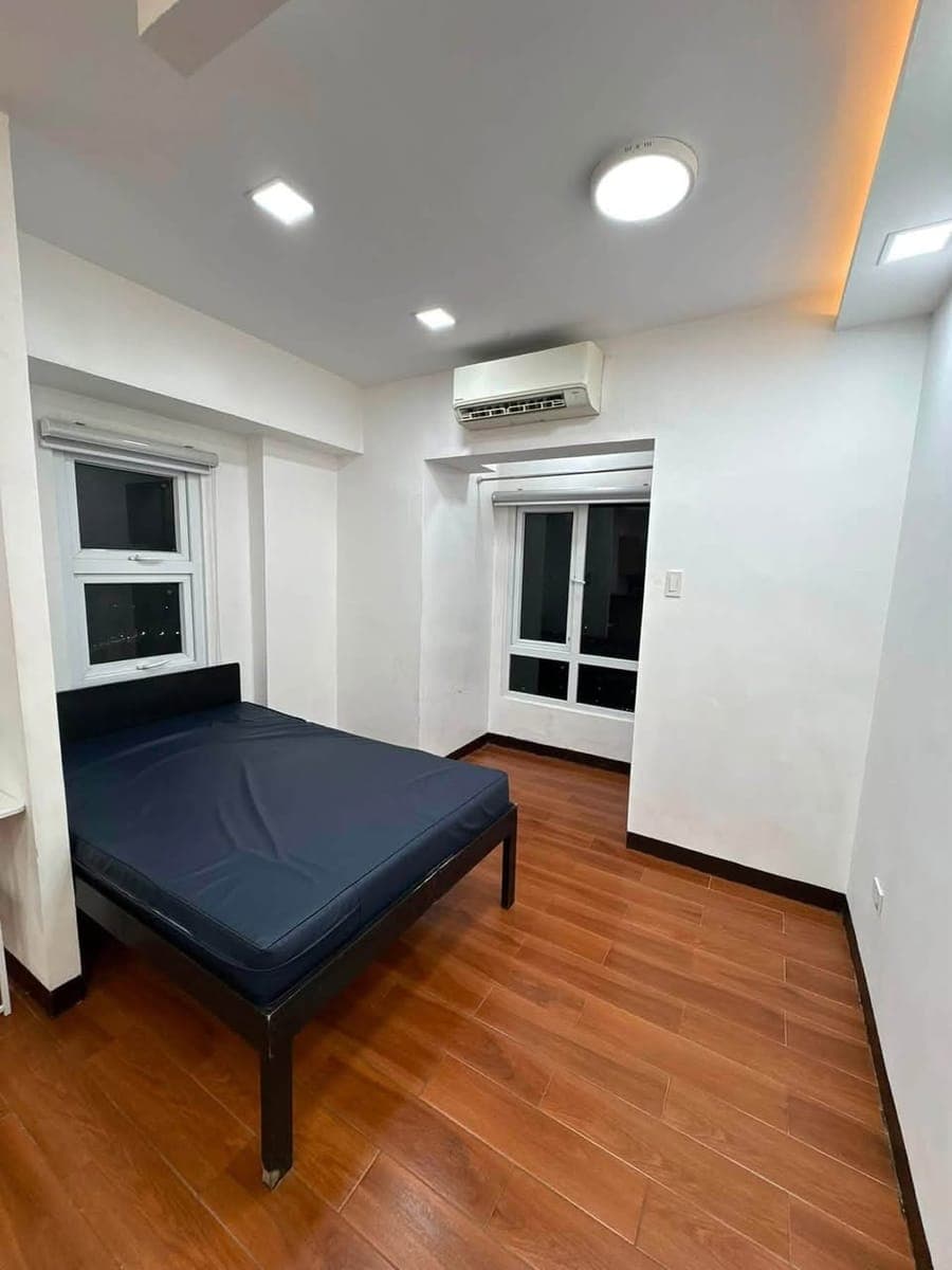 🏢 FOR RENT – SEMI Furnished Studio Condo Unit Corner Unit - photo 4