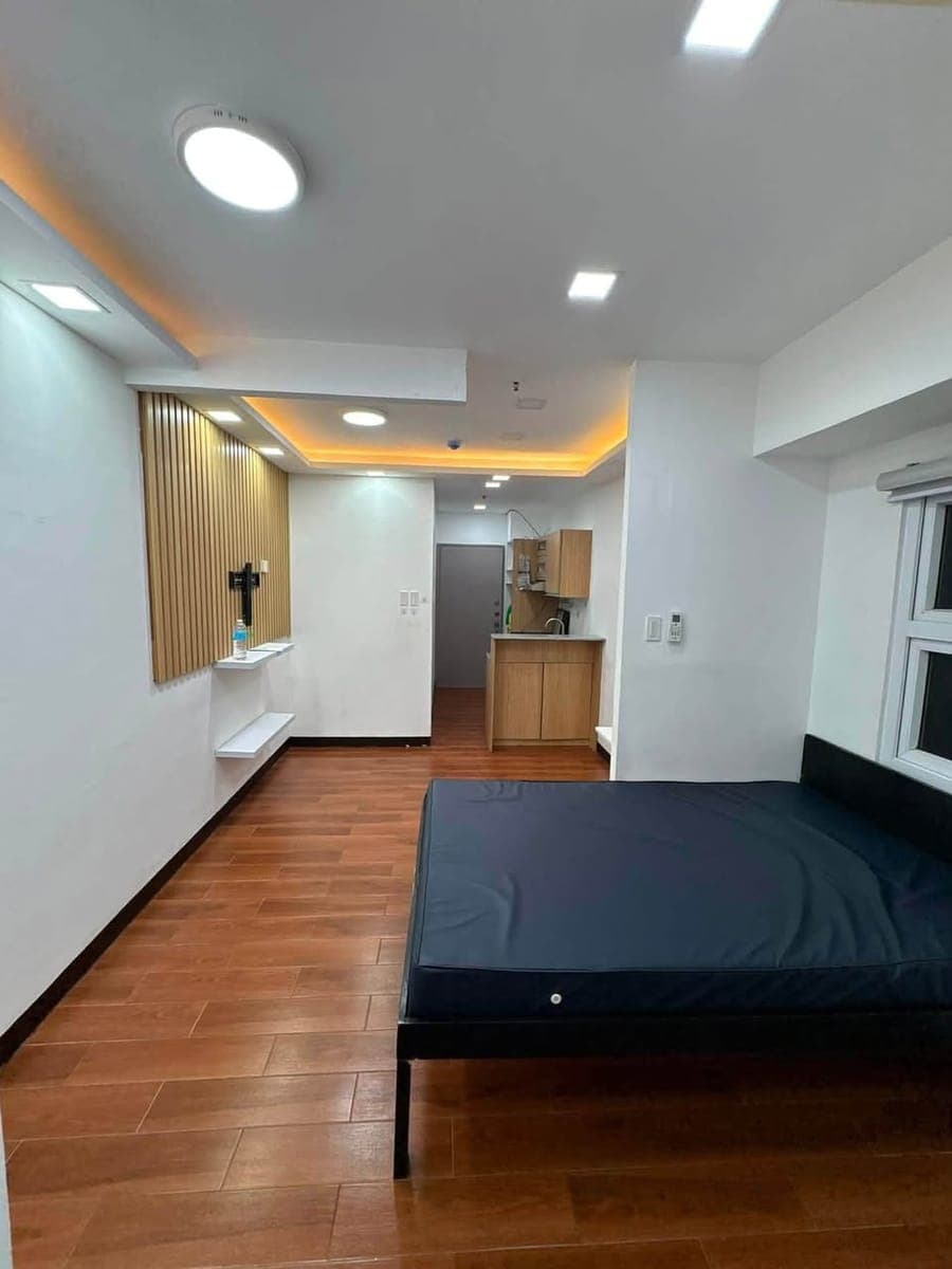🏢 FOR RENT – SEMI Furnished Studio Condo Unit Corner Unit - photo 5