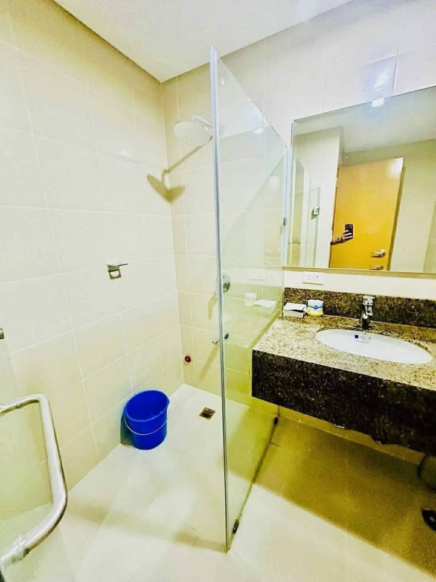 Park Avenue, The Big Apple, BGC for Rent - photo 5