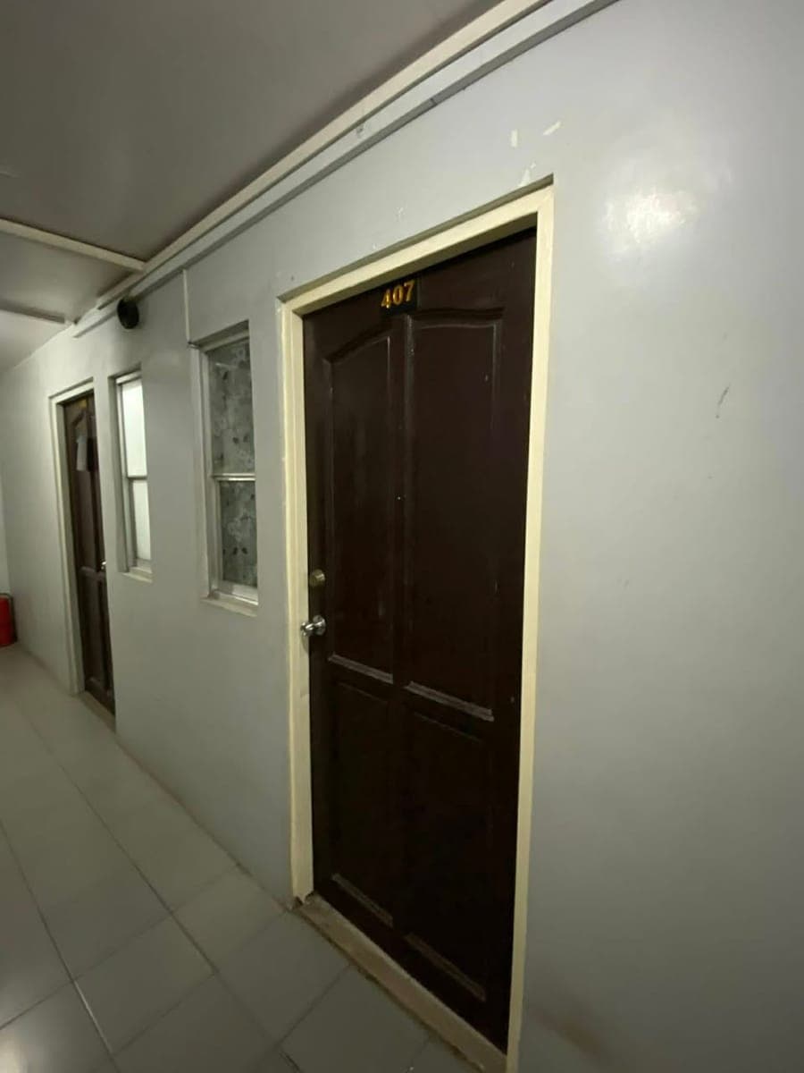 condo for rent Studio unit near schools ,malls ,banks ,markets and near entrance gate semi furnished... - photo 2