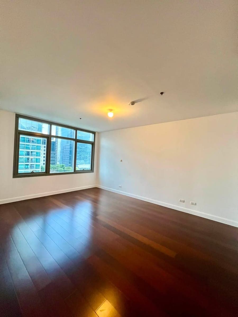 For Lease - photo 3