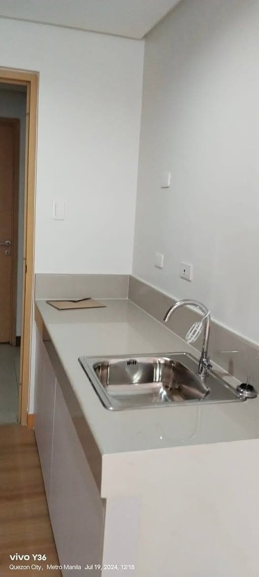 RUSH! FOR RENT TREES RESIDENCE NEAR SM FAIRVIEW - photo 1