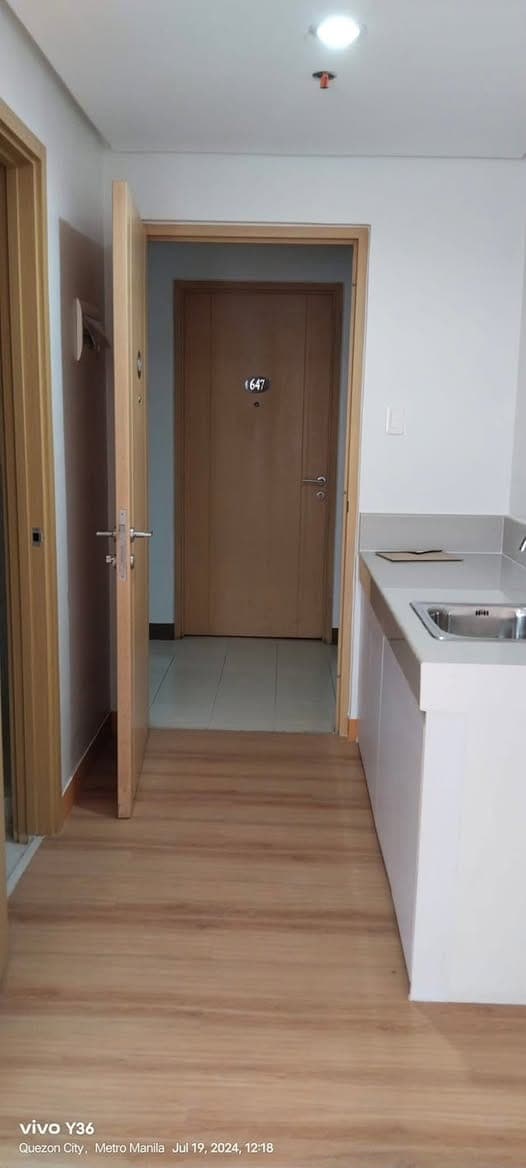 RUSH! FOR RENT TREES RESIDENCE NEAR SM FAIRVIEW - photo 2