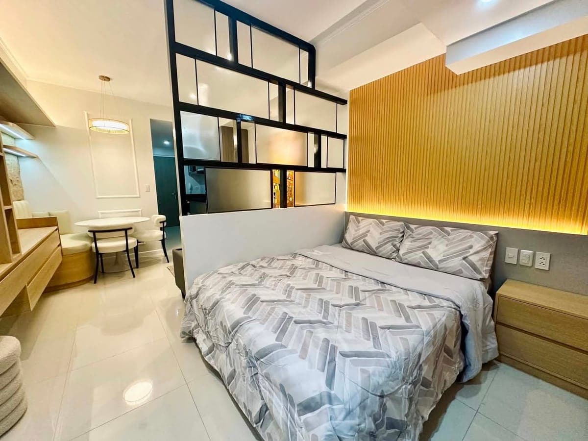 Available for lease min.6 months. studio unit with balcony in Mandani Bay Quay Tower 2, 10th flr. - photo 2