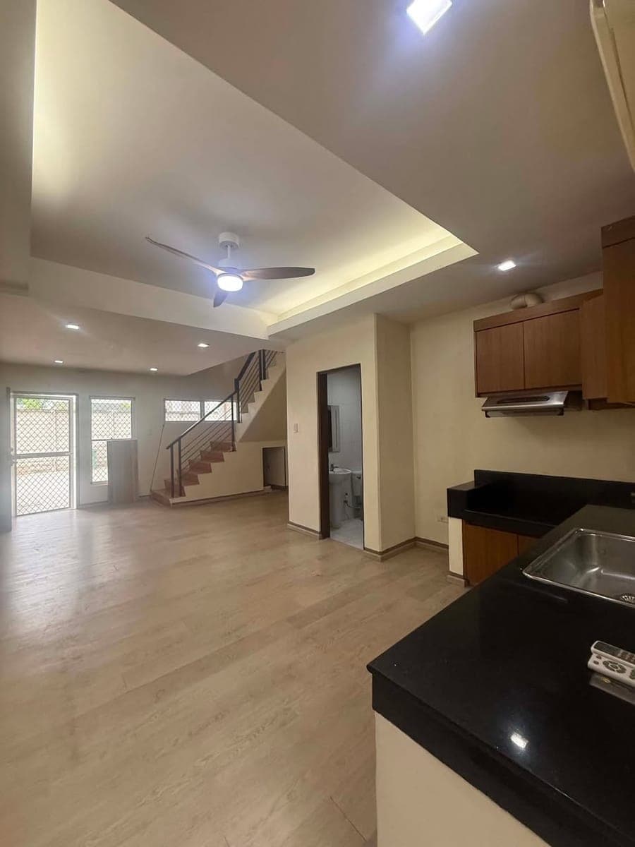 FOR RENT: Unfurnished 3 bedroom townhouse in Kasambagan - photo 1