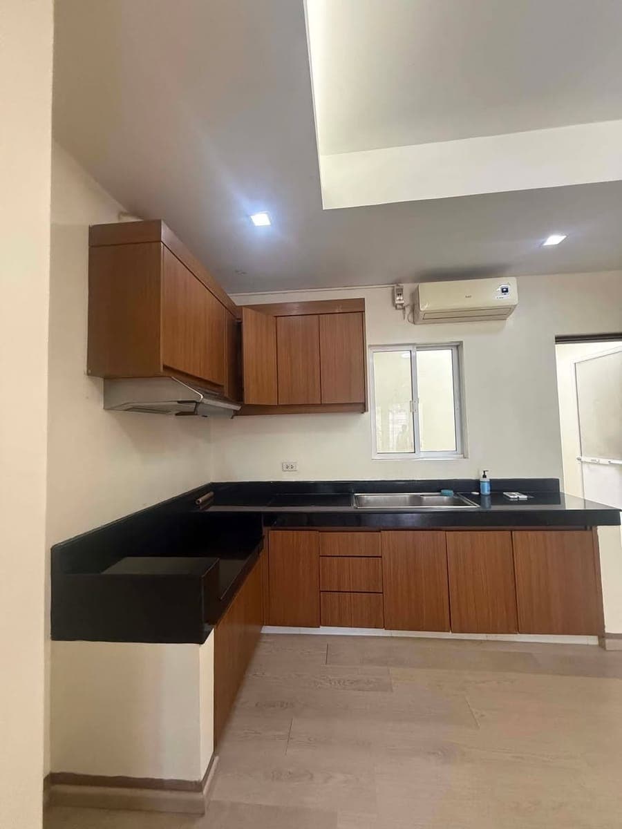 FOR RENT: Unfurnished 3 bedroom townhouse in Kasambagan - photo 2