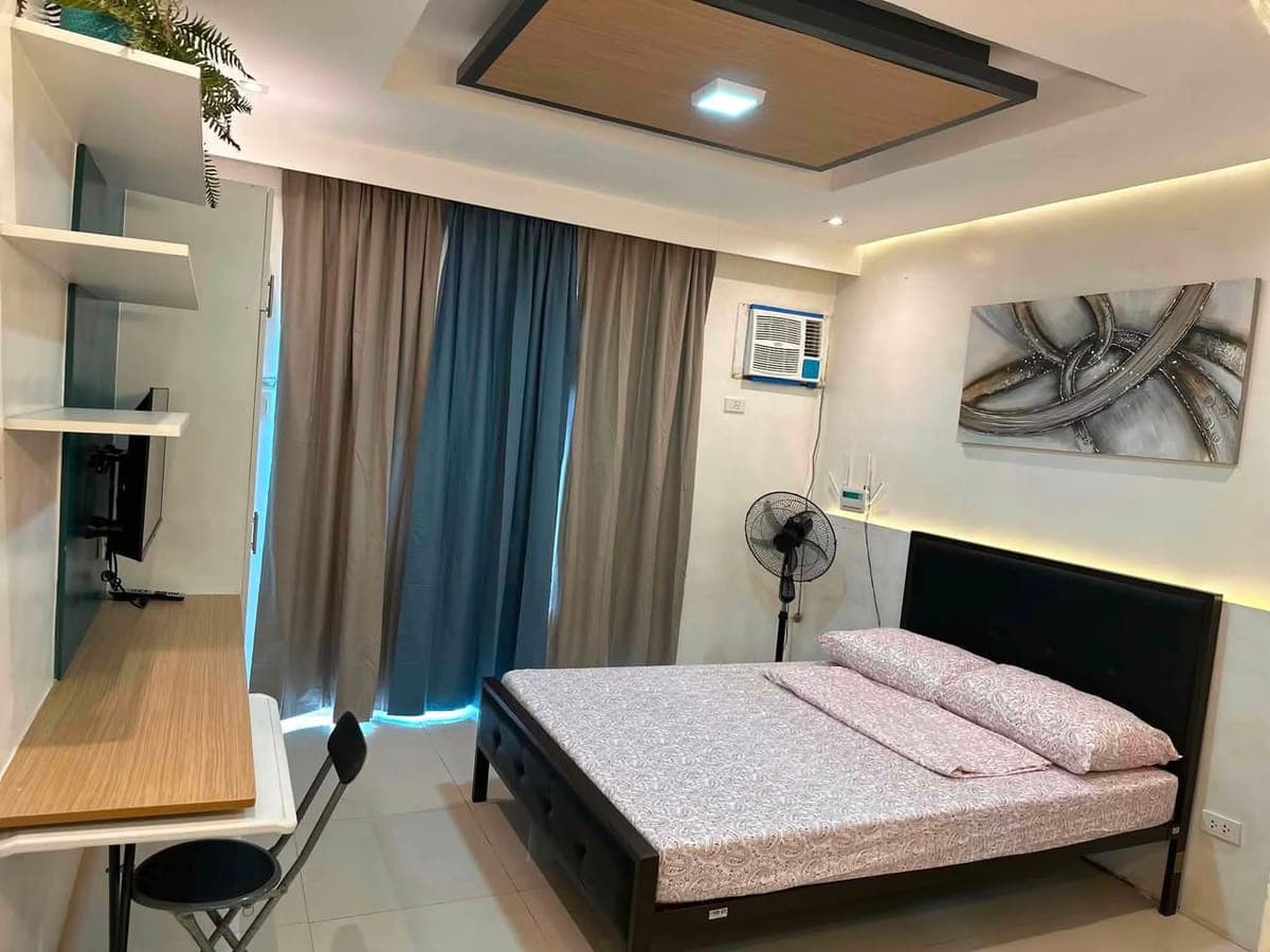 ✨ FOR RENT – Furnished Studio Unit with Balcony ✨ - photo 1