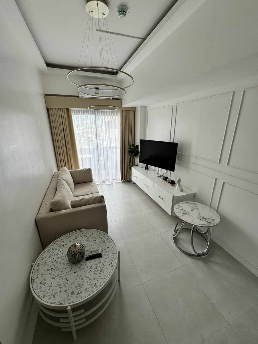 1 Bedroom Condo with Balcony and Parking for Rent in Lahug Cebu City - photo 1