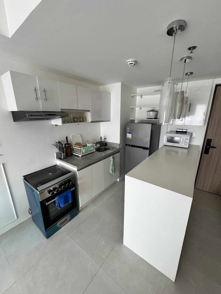 1 Bedroom Condo with Balcony and Parking for Rent in Lahug Cebu City - photo 3