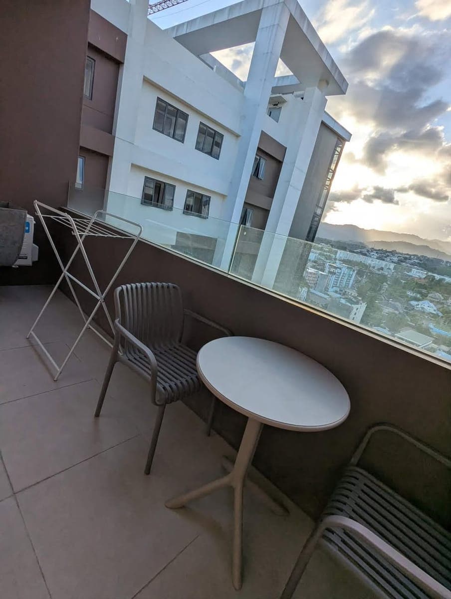1 Bedroom Condo with Balcony and Parking for Rent in Lahug Cebu City - photo 4
