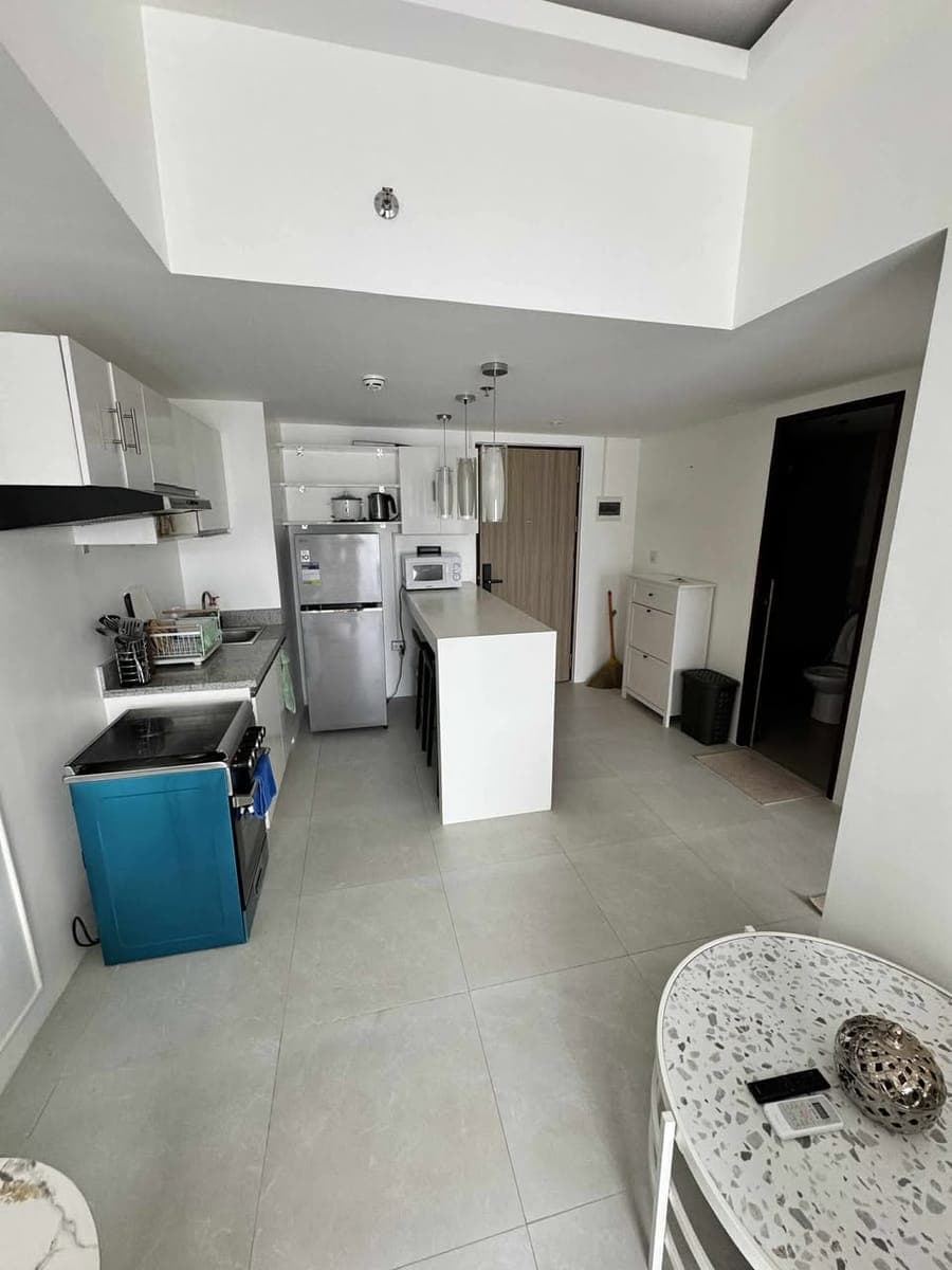 1 Bedroom Condo with Balcony and Parking for Rent in Lahug Cebu City - photo 5