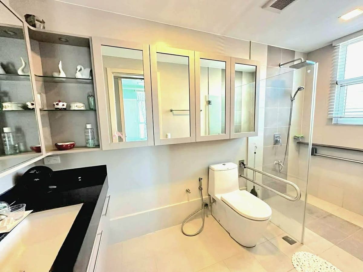 FOR RENT: Penthouse 2 Bedroom at Solinea Tower 3 - photo 5