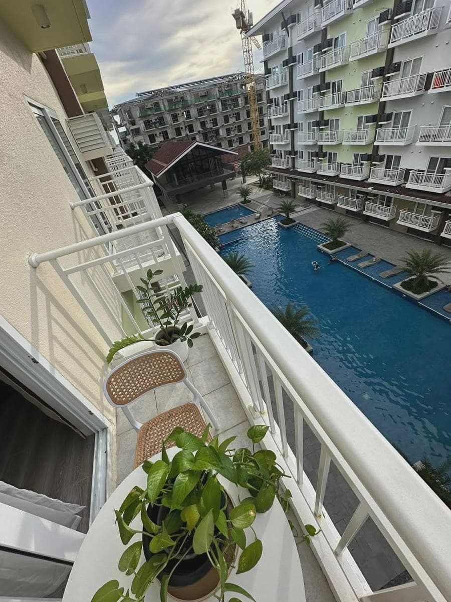 Cozy Studio with Pool View - photo 2