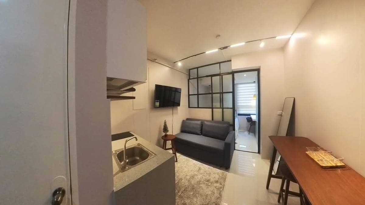 BRAND NEW (looking for the 1st tenant) Chic studio living in Bloq Sikatuna 15th floor— modern finish... - photo 1