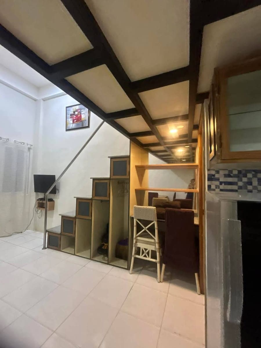RPH-PL10796- FOR RENT: Fully Furnished Loft-Type Condo with Balcony & Parking – ₱12,500/month - photo 1