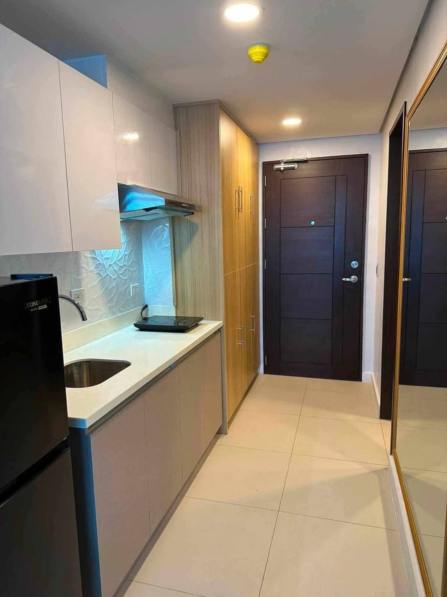 38 park Avenue fully furnished studio unit for rent - photo 5