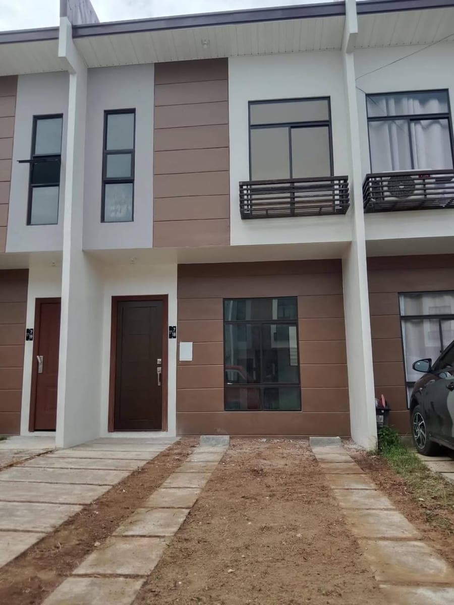 Townhouse For Rent at CORAL VILLAGE (Subabasbas Lapu-lapu) for only 25K/month Fully Furnished.🏡 - photo 1