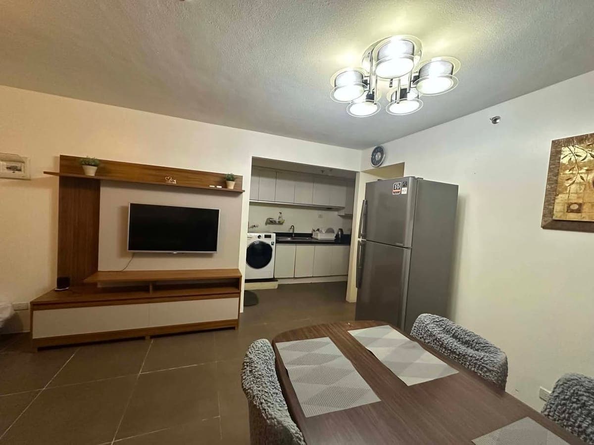 FOR RENT: 2 BEDROOM CONDO UNIT WITH PARKING SPACE - photo 1