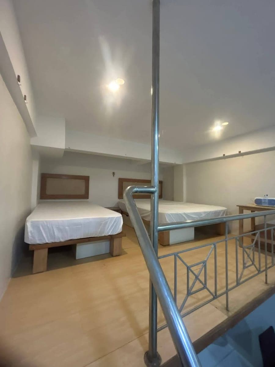 RPH-PL10796- FOR RENT: Fully Furnished Loft-Type Condo with Balcony & Parking – ₱12,500/month - photo 1